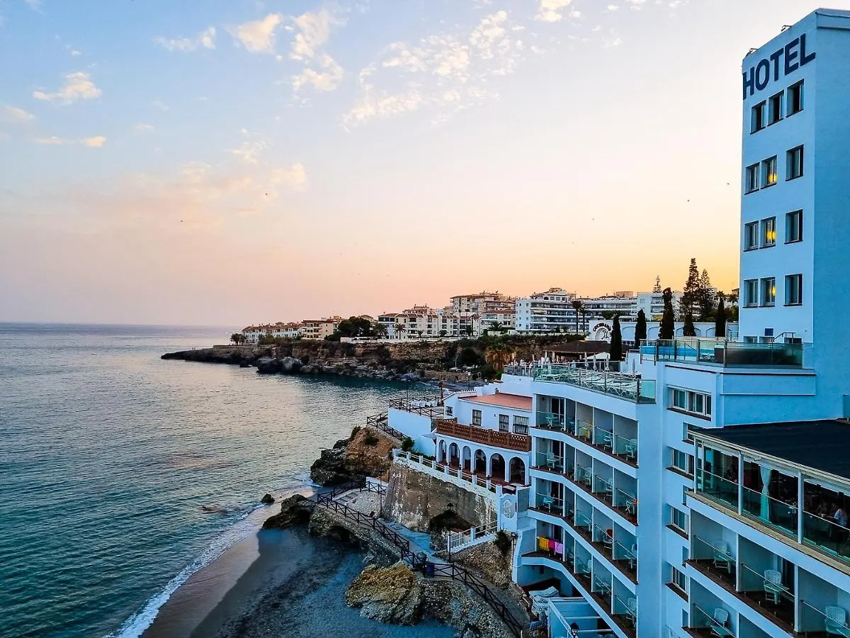 Beautiful Townhouse With Two Terraces In Nerja Villa