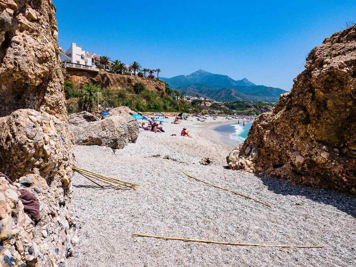 Beautiful Townhouse With Two Terraces In Nerja Villa 0*,